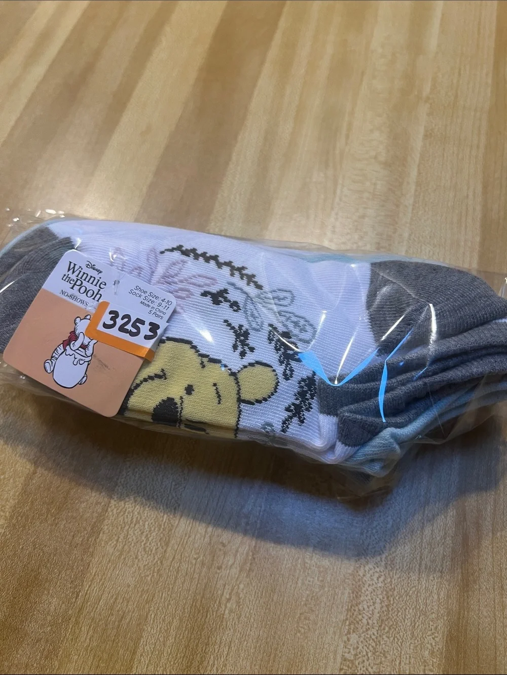 #3253**Winnie the Pooh Gray & White No-Show Socks for Men